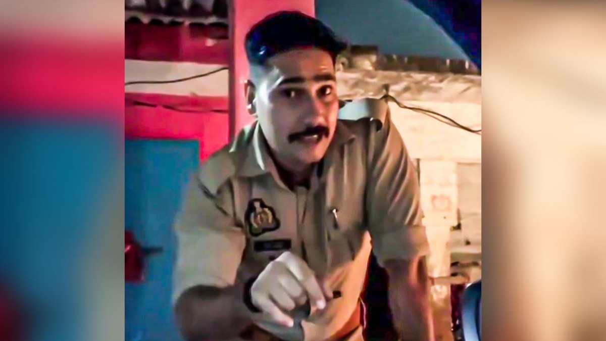 मेयो पुलिस चौकी पर तैनात है सिपाही कपिल तिवारी. (Photo: Screengrab) 