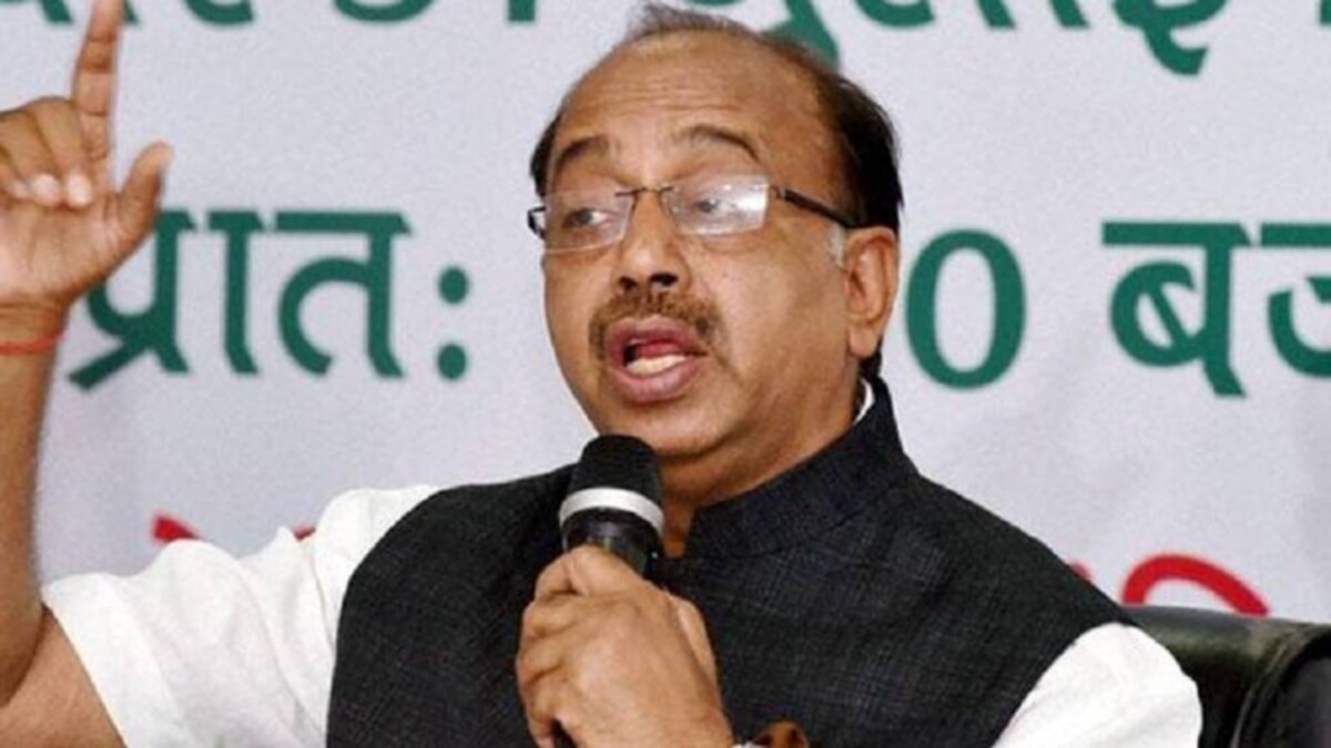 Delhi BJP leader Vijay Goel questions MCD over civic works