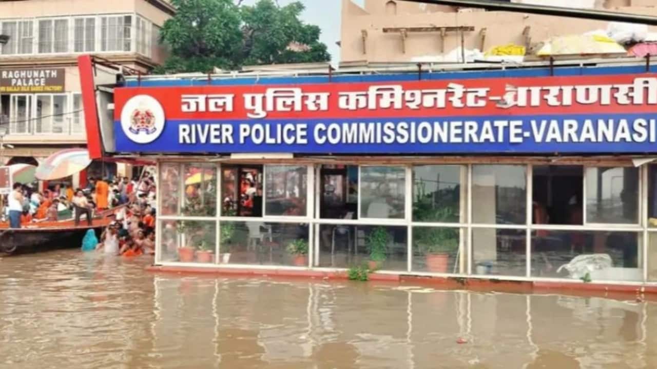 वाराणसी में गंगा का रौद्र रूप, दशाश्वमेध घाट डूबा, कई इलाकों में भरा पानी
