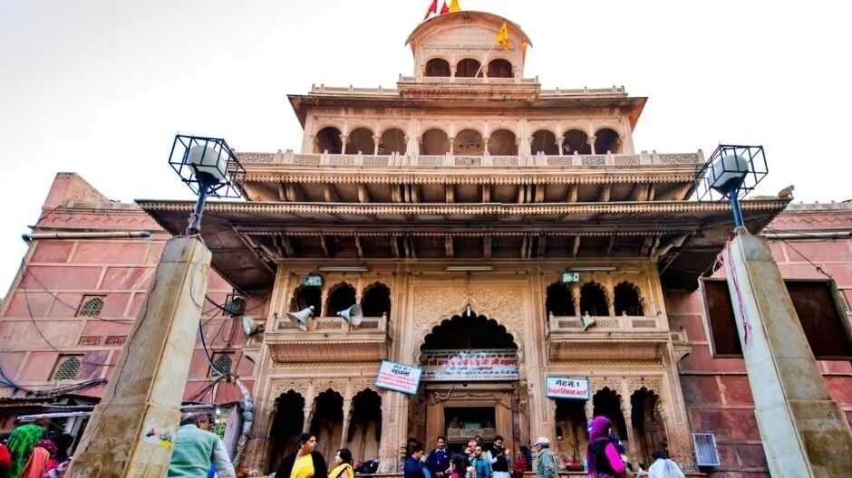 सुप्रीम कोर्ट का बांके बिहारी मंदिर के चढ़ावे को लेकर बड़ा निर्देश. (Photo- ITG)