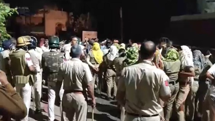 हिसार में सफाई कर्मचारियों की हड़ताल (Photo: ANI)