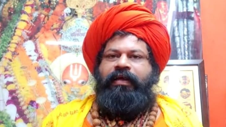 अयोध्या के हनुमान गढ़ी मंदिर के महंत राजू दास (File Photo)