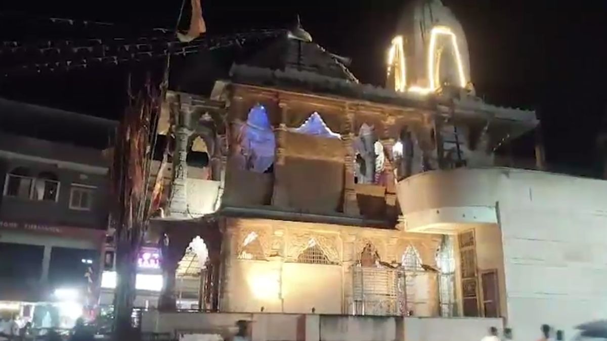 मंदिर के पुजारी बोले- पहले भी चुकी हैं चोरी की घटनाएं. (Photo: Screengrab)