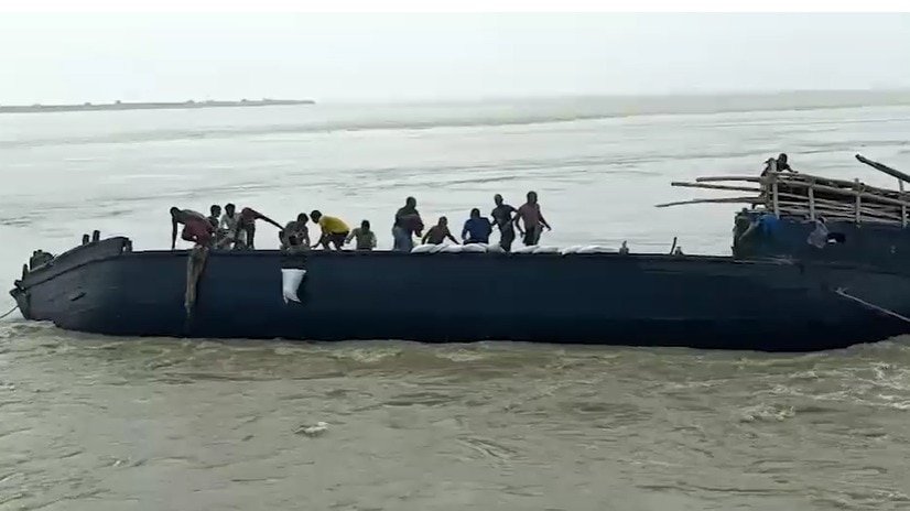 bihar nawagachia ganga river boat sink