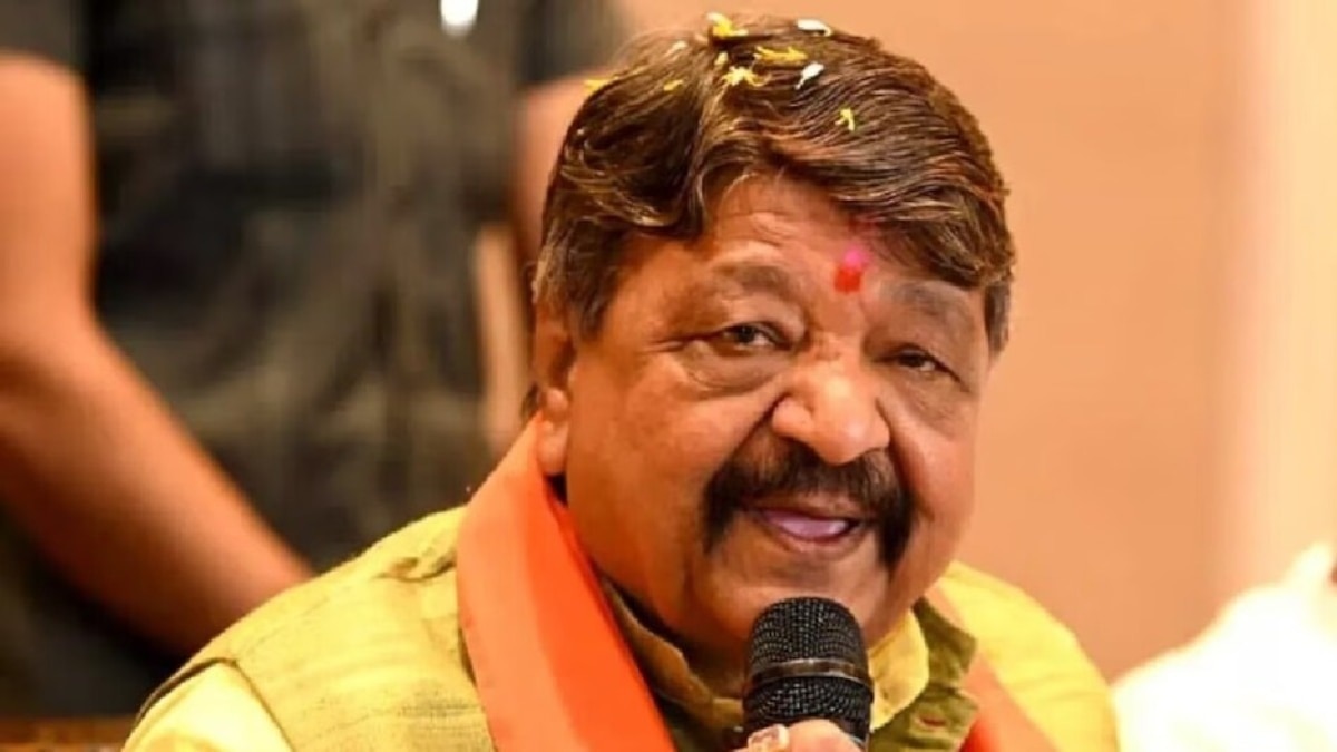 मध्य प्रदेश के शहरी विकास मंत्री का वीडियो सोशल मीडिया पर वायरल हो रहा है.