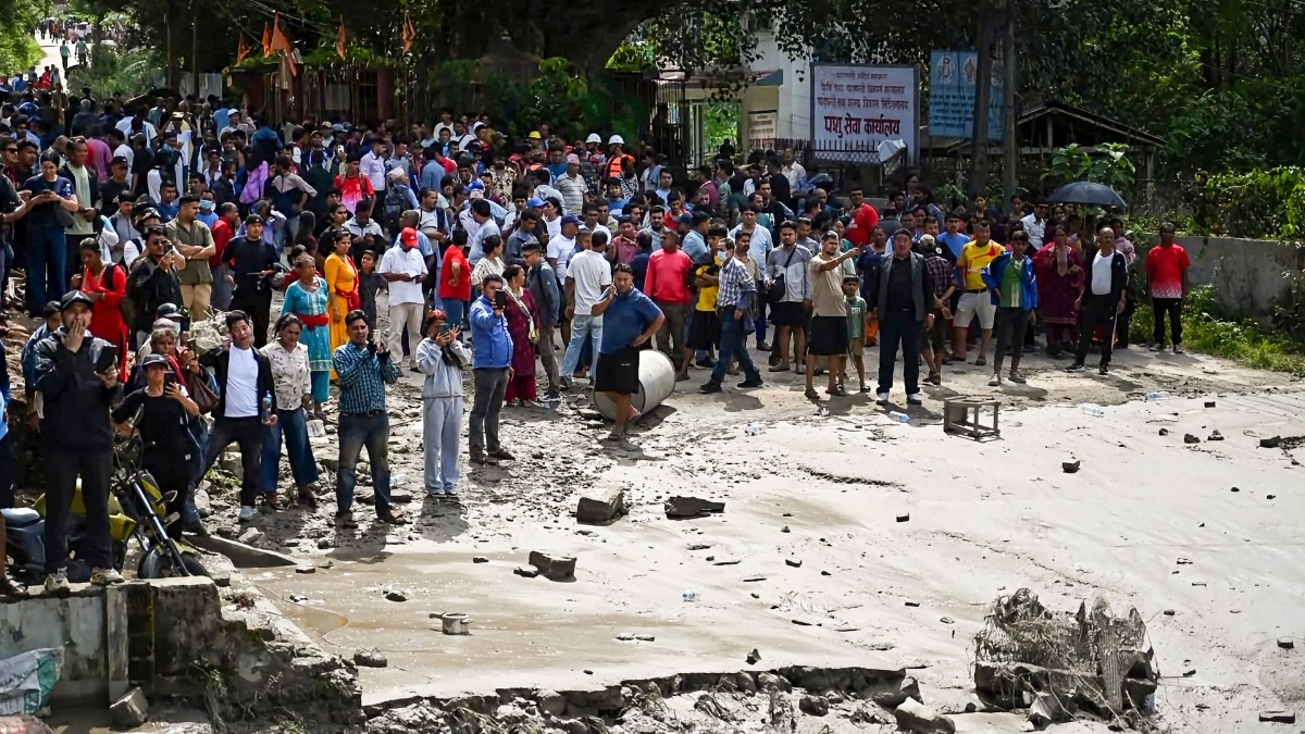 नेपाल में फंसे भारतीयों की मदद के लिए राज्यों ने खोले कंट्रोल रूम (Photo: PTI)