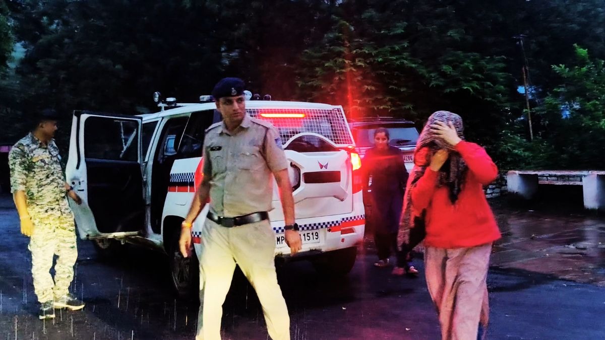 फर्जी IAS बनकर दिया था नौकरी का झांसा. (Photo: ITG)