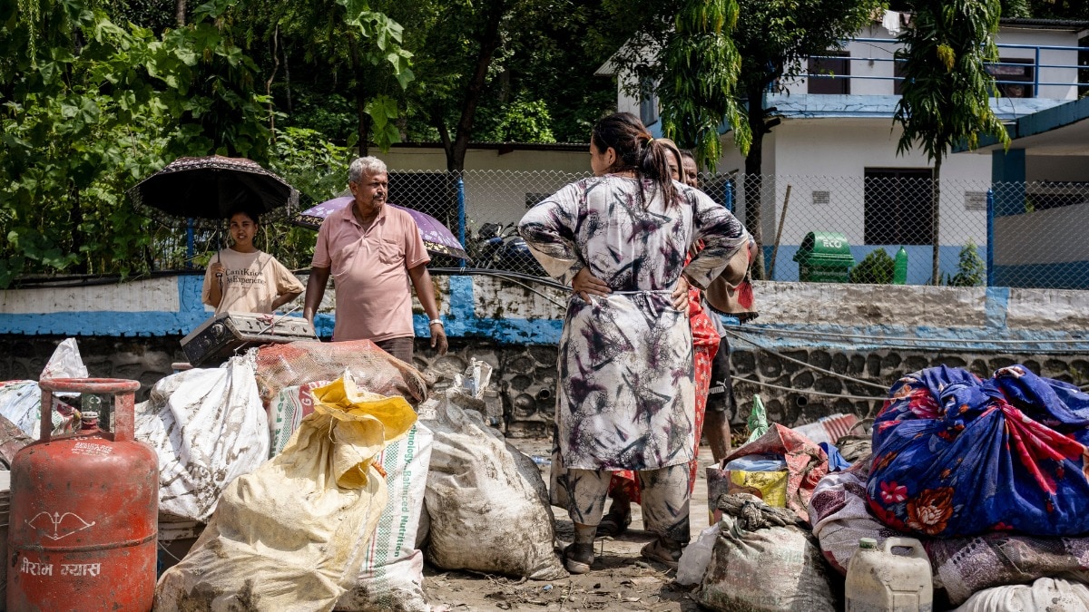 नेपाल-चीन सीमा पर भीषण बाढ़ का तांडव: सैकड़ों विदेशी नागरिक लापता, भारी तबाही