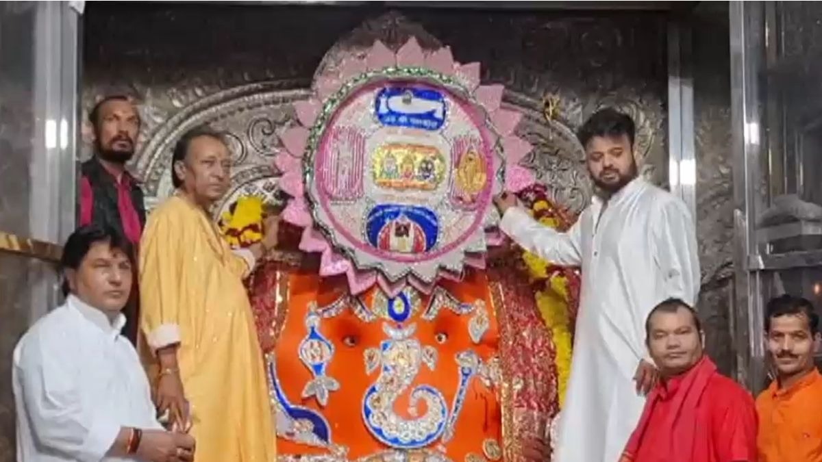 इंदौर के पालरेचा परिवार ने तैयार की है राखी. (Photo: Screengrab)