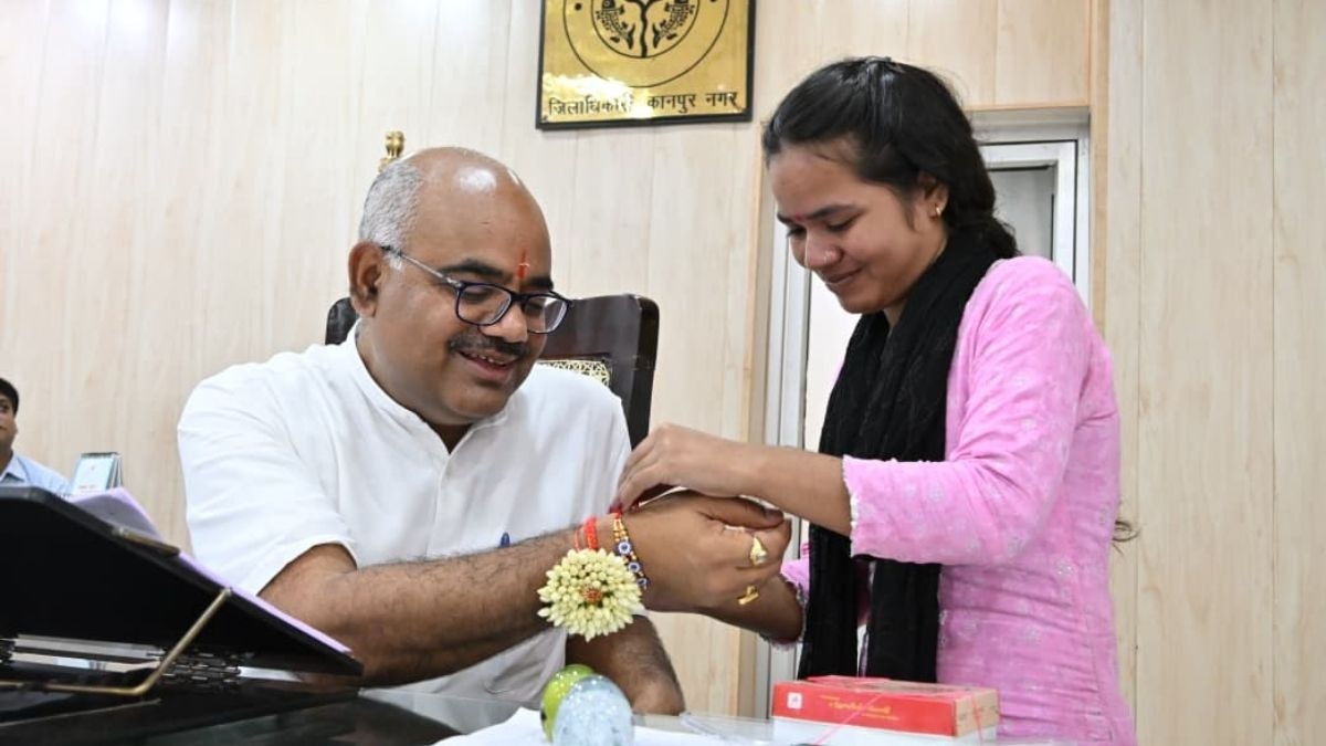 छात्रा की स्कूल फीस भरी और साइकिल दिलाई. (Photo: ITG)