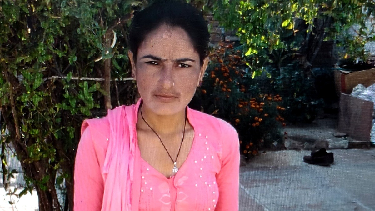 पेड़ से लटका मिला 28 साल की जानकीबाई का शव.(Photo:ITG)