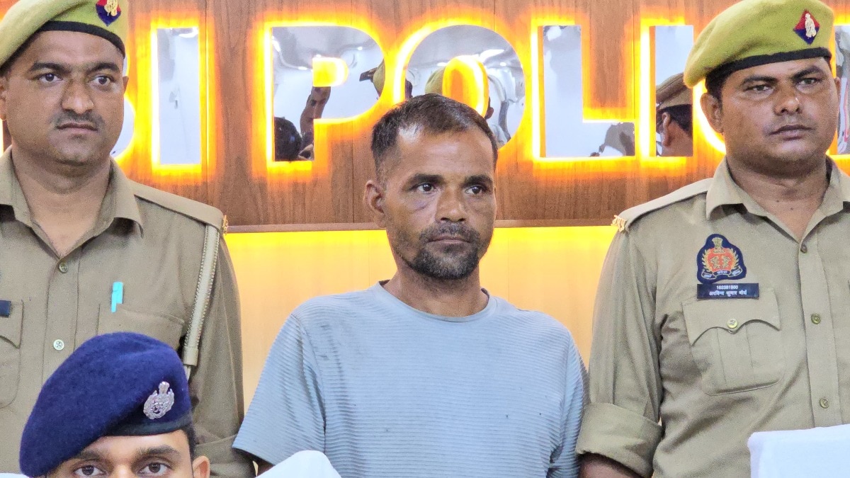 कोर्ट में पेशी के बाद हत्या के आरोपी को जेल भेजा. (Photo: ITG)