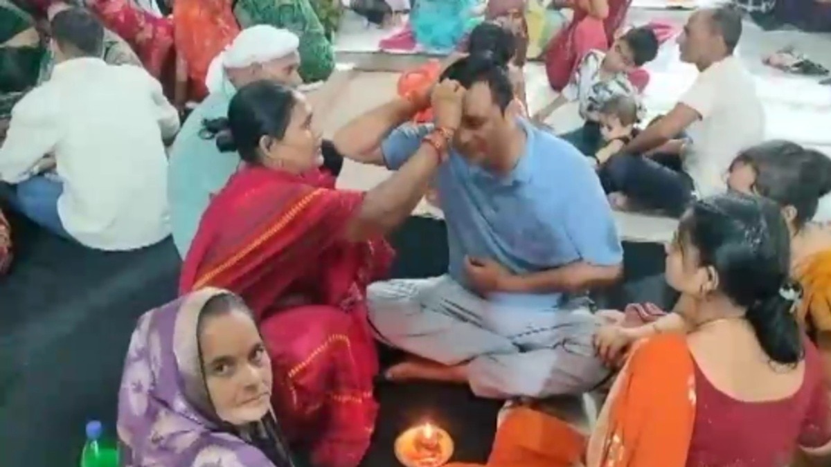 शाम 4 बजे के बाद भी देर से आईं बहनों को मिला मौका.(Photo:ITG)