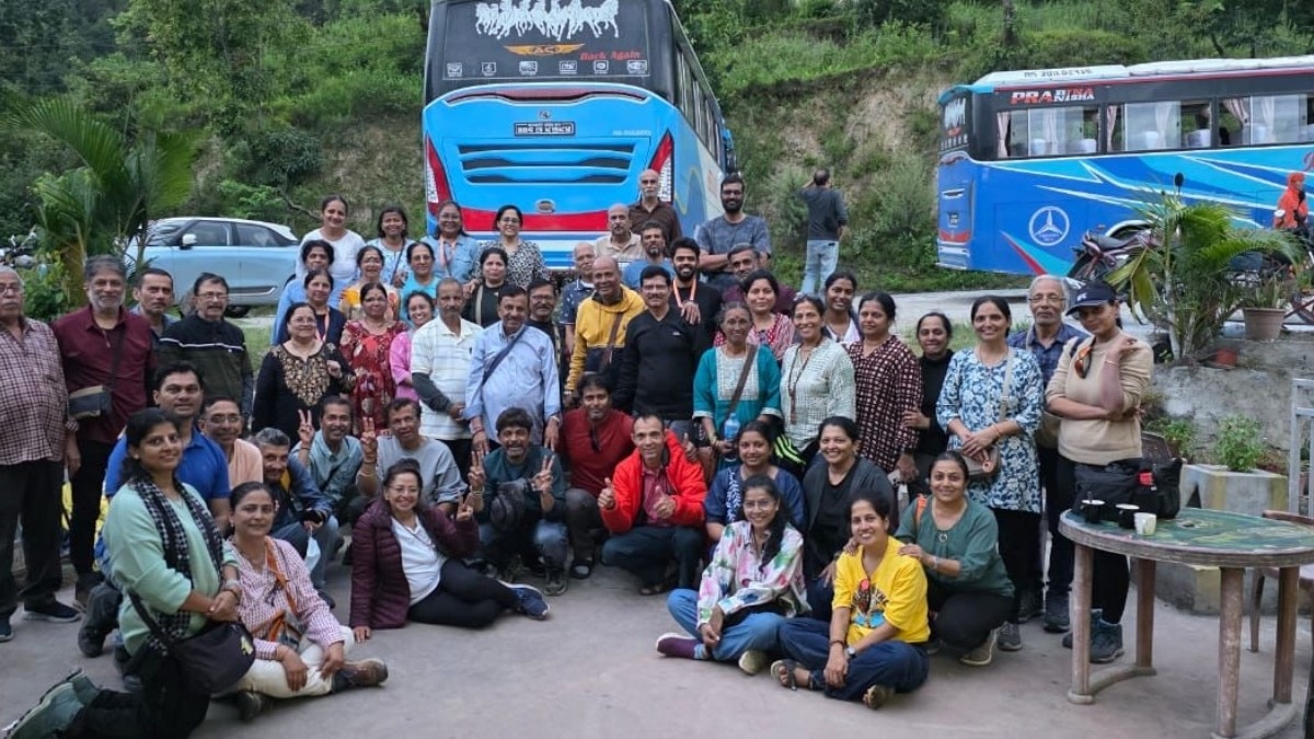 महाराष्ट्र के 37 कैलास मानसरोवर श्रद्धालु सागा से काठमांडू के लिए सुरक्षित रवाना हुए. (Photo-ITG)