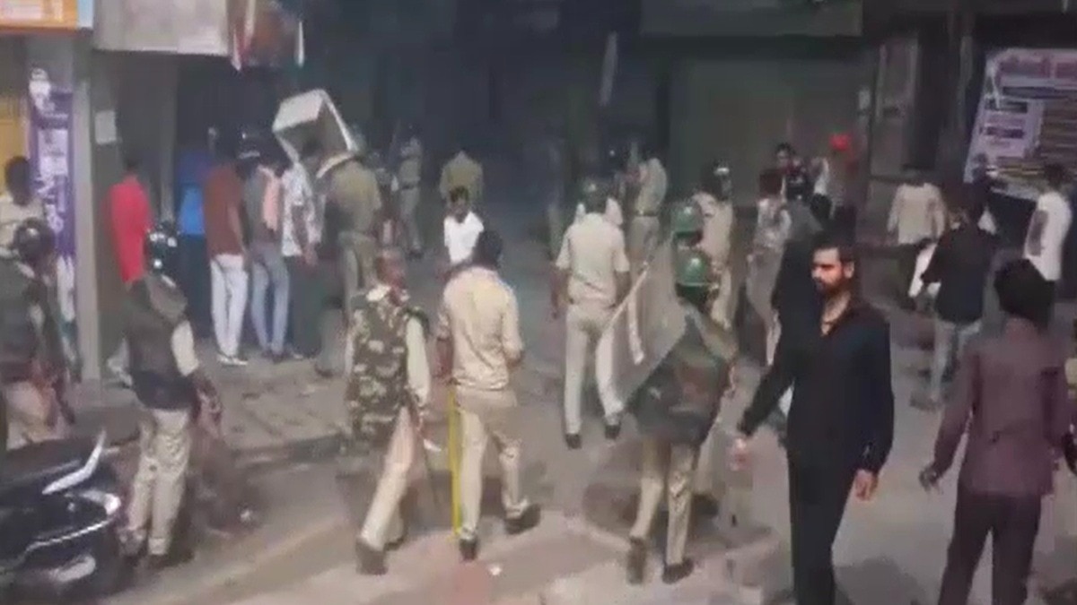 पुलिस ने घटना में शामिल आरोपियों की शुरू की तलाश (Photo: Screengrabs)