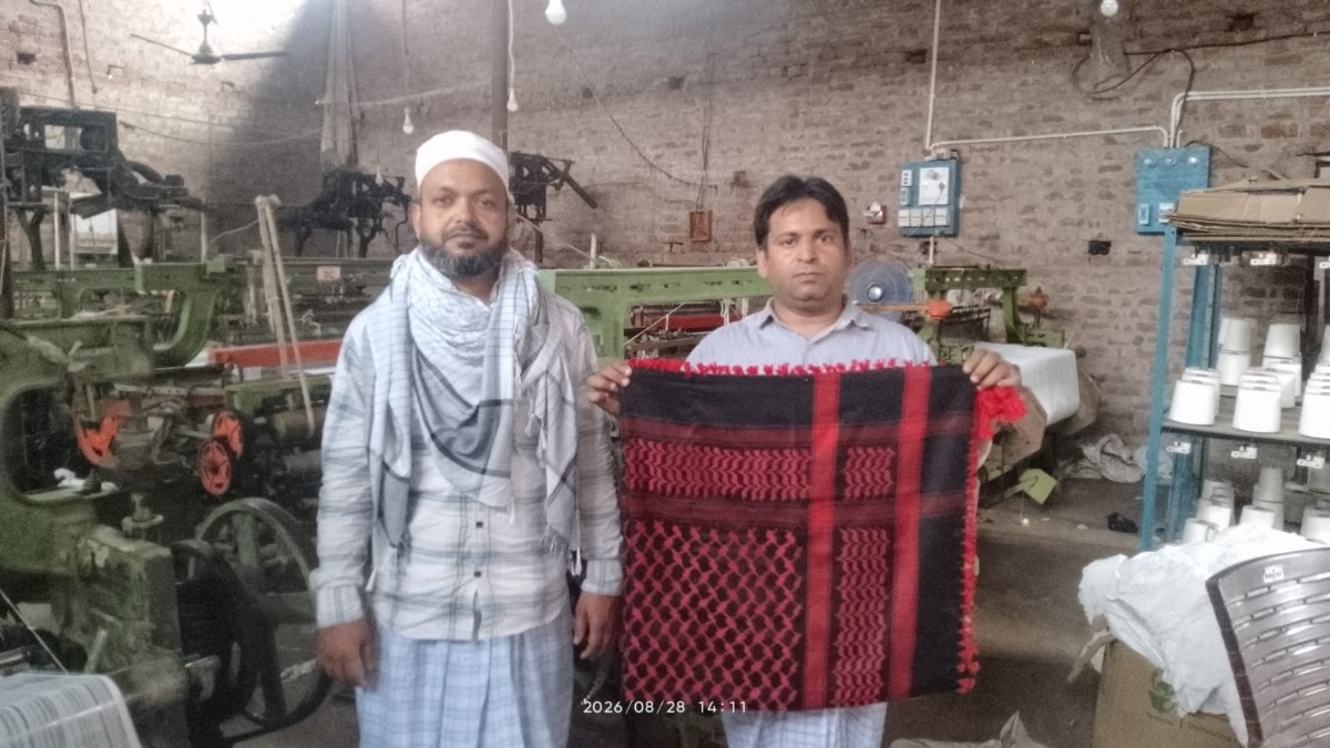 बाराबंकी के बुनकर जावेद और जफर