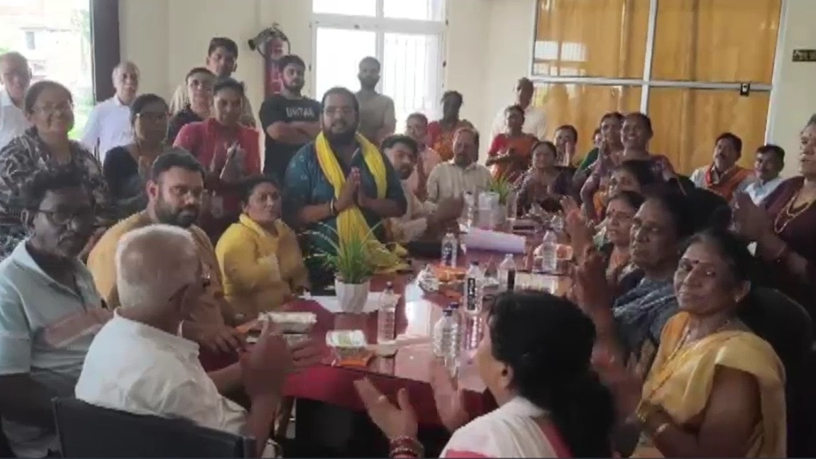 नेपाल से सुरक्षित लौटे महाराष्ट्र के तीर्थयात्री (Photo: Screenshot)