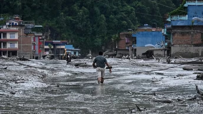 भोटेकोशी नदी का फिर बढ़ रहा जलस्तर, नेपाल में नई आपदा की आहट!