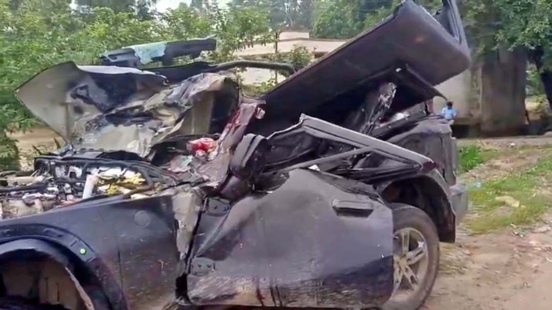 Thar overturned on highway in Hapur (Photo: Screengrab)