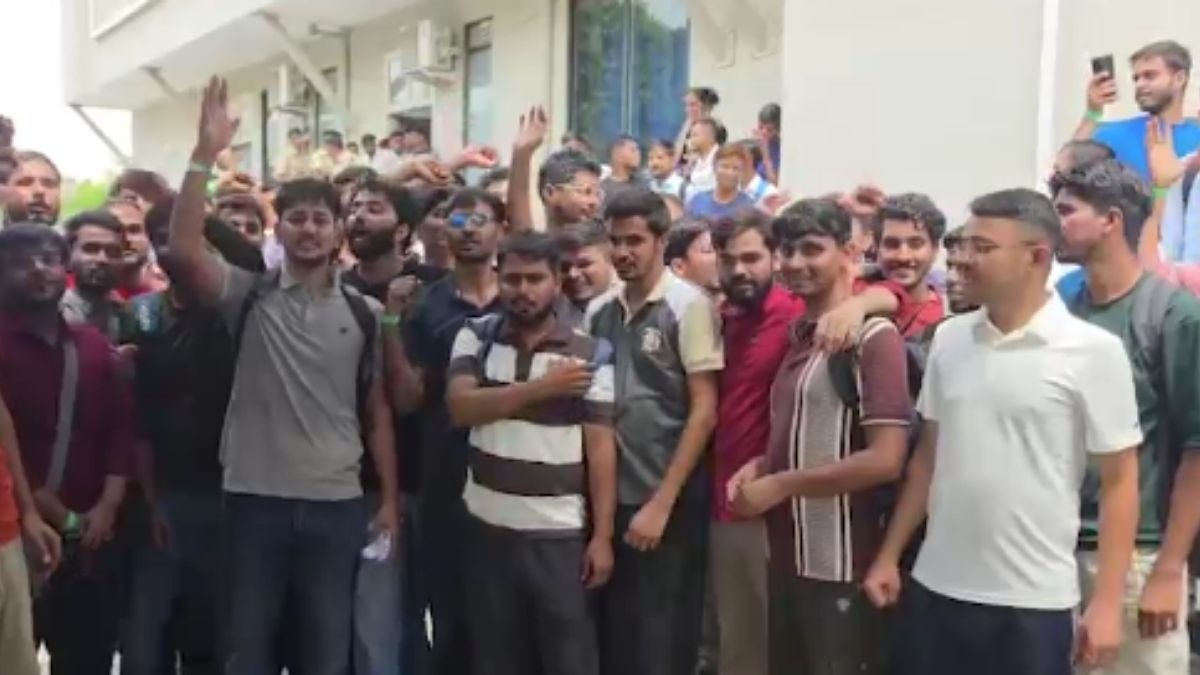 जयपुर में फिर बिजली की वजह से लेट शुरू हुई परीक्षा. 