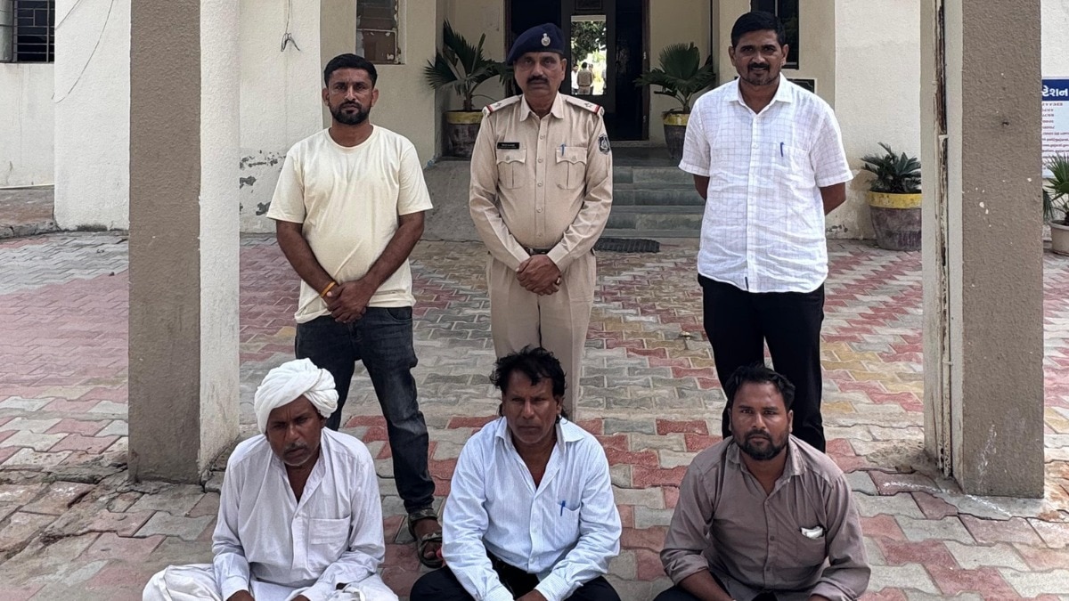 पुलिस ने तीन आरोपियों को पकड़ा. (Photo: ITG)