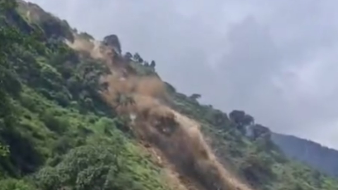 निरमंड में पहाड़ दरकने का मंजर कैमरे में हुआ कैद