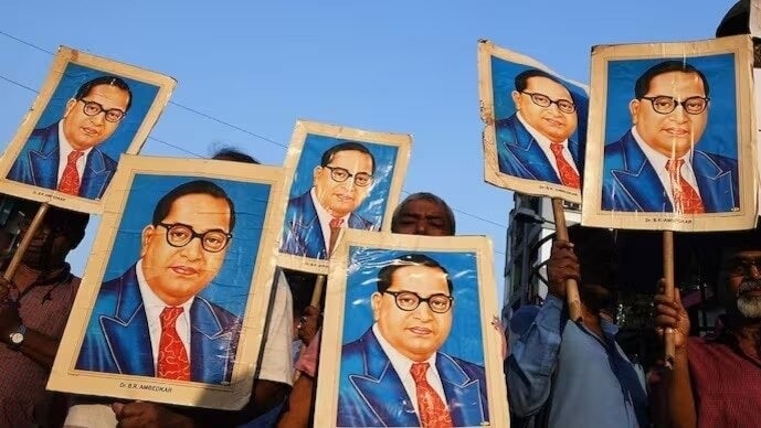 संविधान में जिस आरक्षण का प्रावधान हुआ था, अब बहस उसके आगे तक पहुंच गई है.