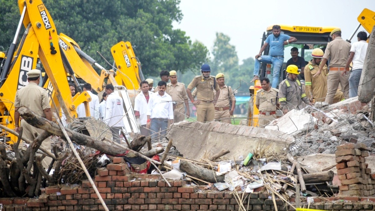 कौशांबी हादसे में 6 पर FIR, गैंगस्टर एक्ट के तहत संपत्ति होगी जब्त.(Photo:PTI)