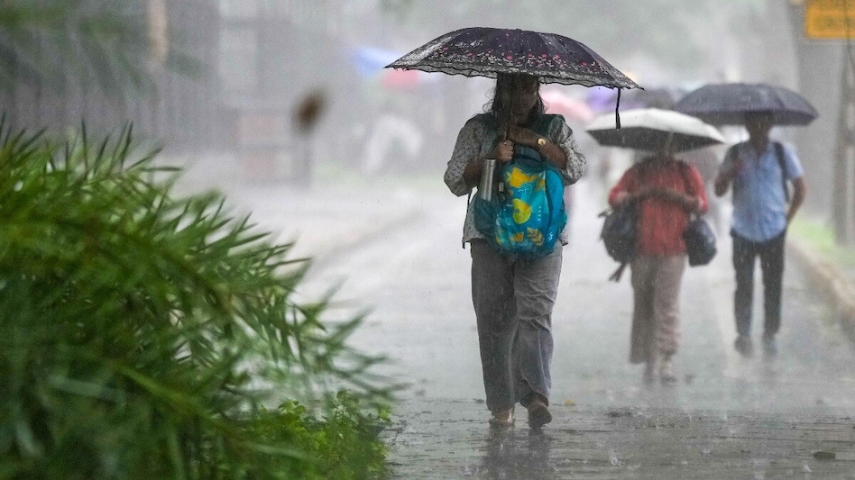 IMD का अलर्ट: 19 राज्यों में होगी मूसलाधार बारिश, 85 Kmph की रफ्तार से चलेंगी हवाएं - imd heavy rainfall thunderstorm alert india odisha west bengal dpmx smsr - AajTak