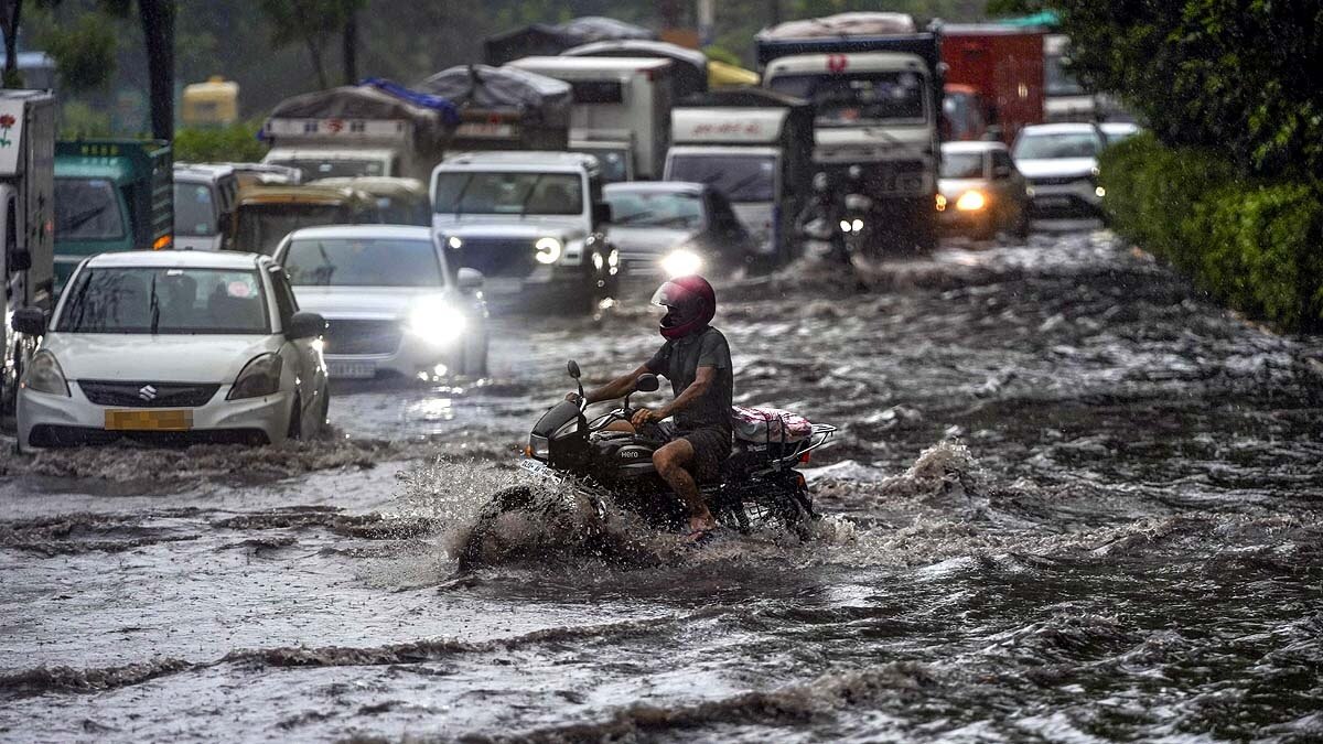 मध्य भारत और बंगाल की खाड़ी के ऊपर सक्रिय मौसमीय सिस्टम के असर से देश के कई हिस्सों में बारिश का दौर जारी रहेगा. (File Photo)