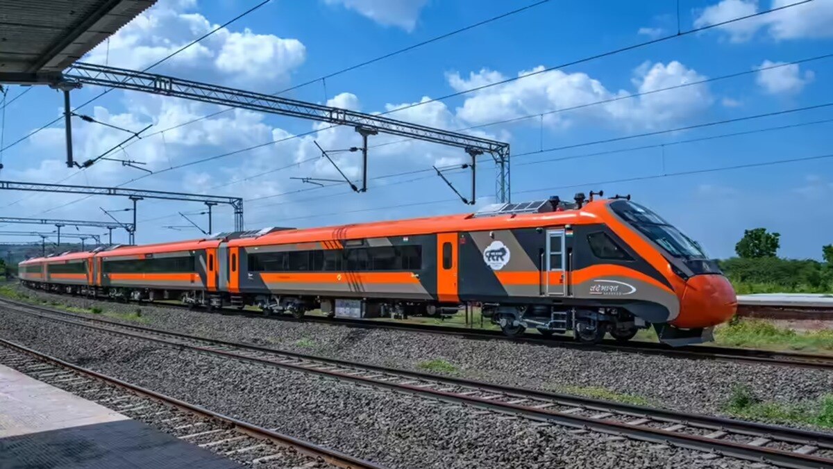 यात्रीगण कृपया ध्यान दें! इन वंदे भारत ट्रेनों का समय बदला, अब 10 मिनट पहले चलेंगी