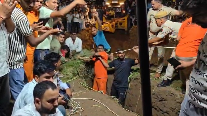 अलवर: पतंग उड़ाते समय 40 फीट गहरे बोरवेल में गिरा मासूम, 3 घंटे में सुरक्षित बाहर निकाला – rajasthan alwar ramgarh borewell rescue operation child safe ntc apdy