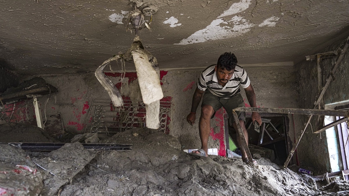 नेपाल में रेस्क्यू में जुटी हैं टीमें (Photo: PTI)