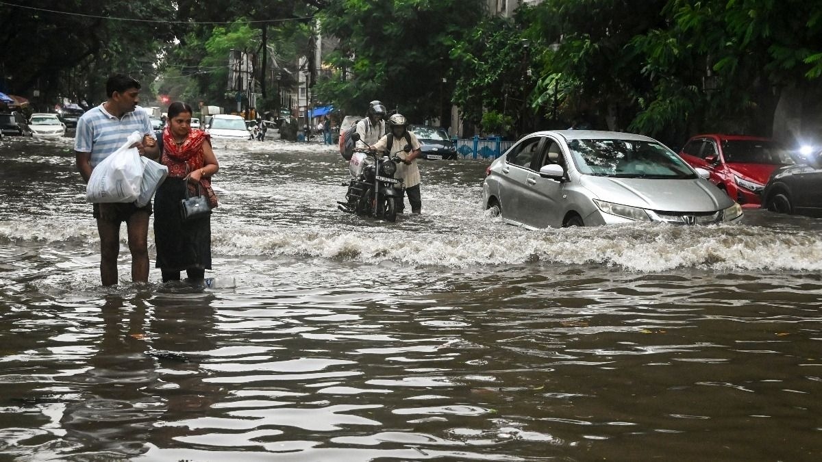 गुजरात में भारी बारिश के बाद अब सिलेबर पूरा कराना प्राथमिकता. 