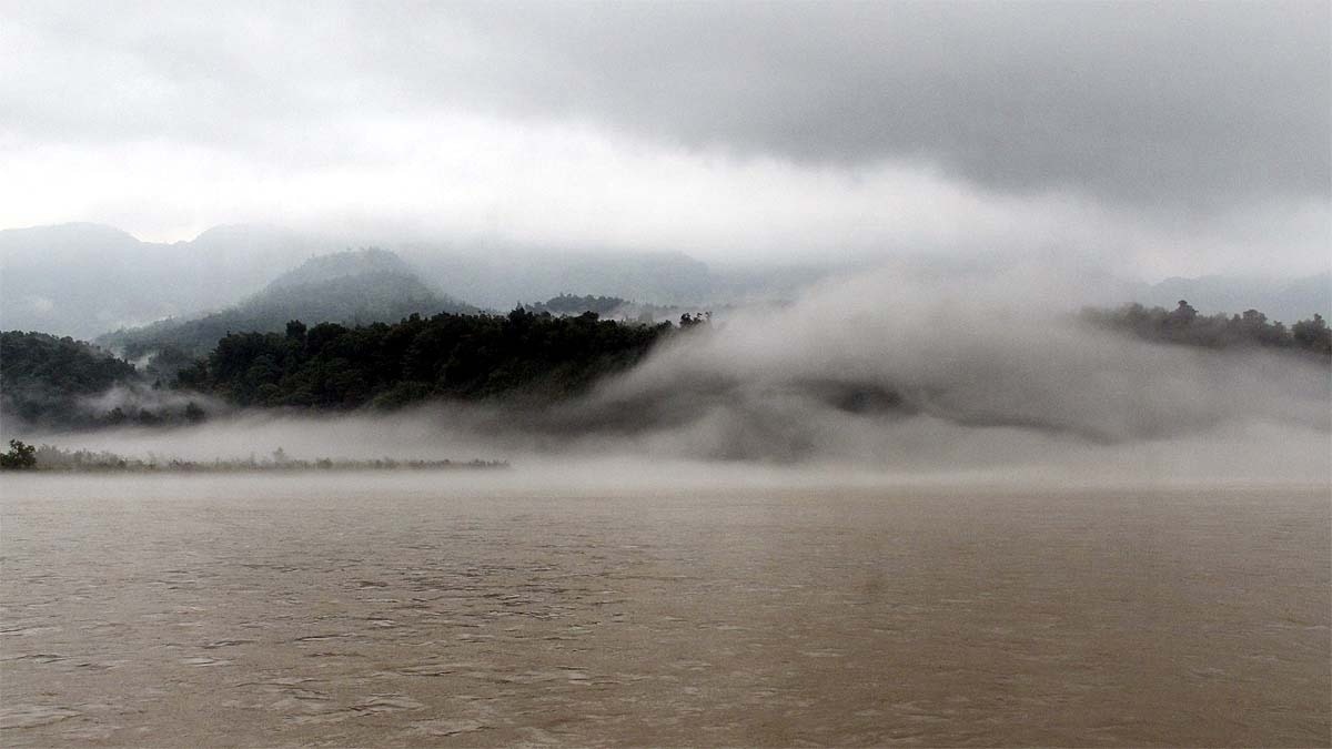ऋषिकेश में छाए मॉनसूनी बादल और गंगा नदी. (File Photo: PTI)