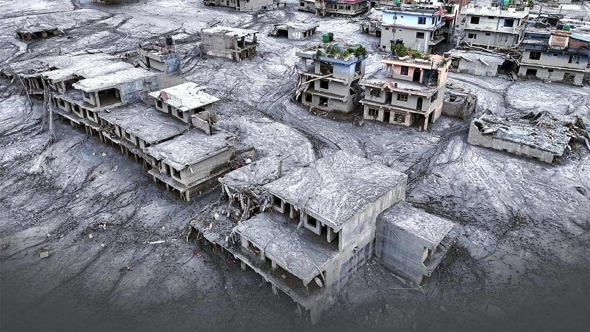 नेपाल में 6 दिन पहले आई त्रासदी की वजह से 900 से ज्यादा लोगा मारे गए हैं. (Photo: PTI)