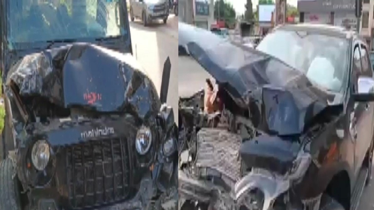 हादसे के बाद छतिग्रस्त दोनों कारें. (Photo: Screengrabs)
