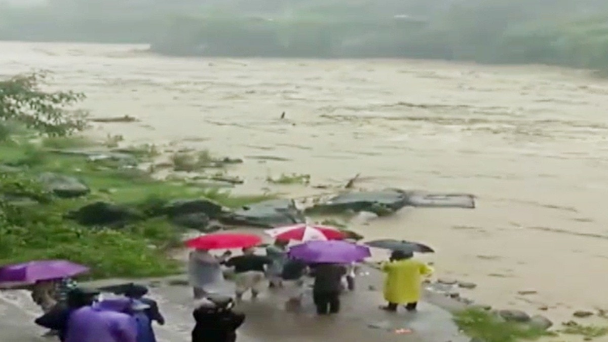 हल्द्वानी के रानीबाग चित्रशिला घाट पर खौफनाक मंजर.(Photo:Screengrab)