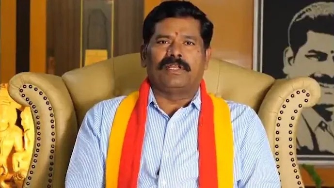 कर्नाटक के मंत्री ने कन्नड़ जानने वालों को प्राथमिकता देने की मांग की.