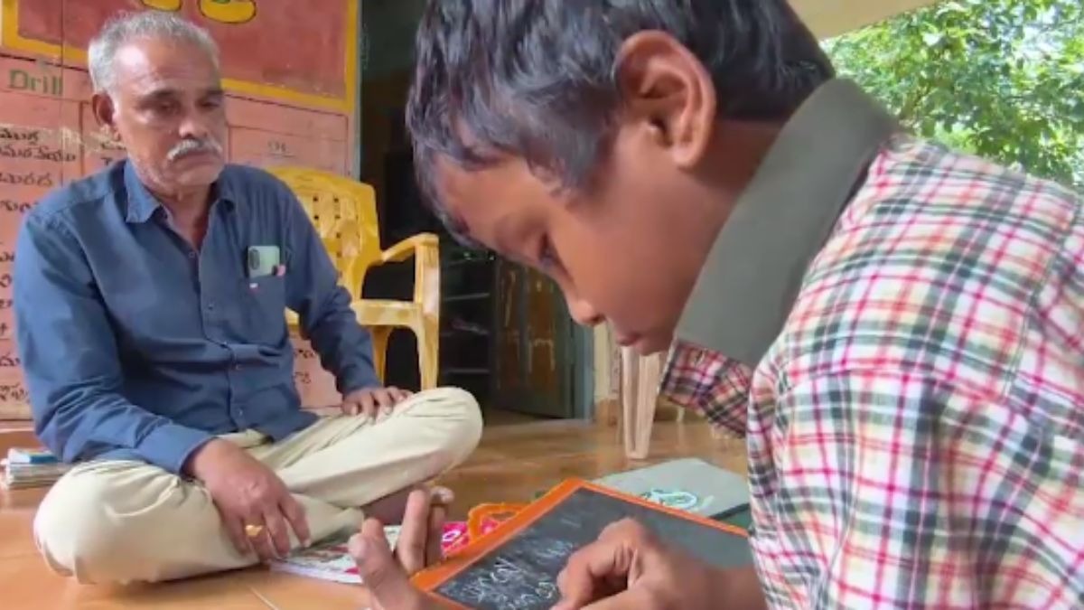 स्कूल में पढ़ता है केवल एक छात्र. 