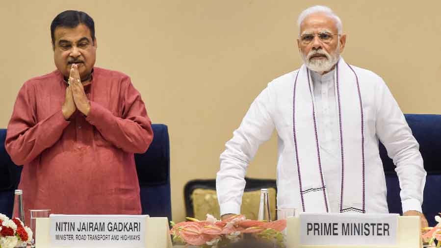 केंद्रीय मंत्री नितिन गडकरी और पीएम मोदी (Photo-ITG)