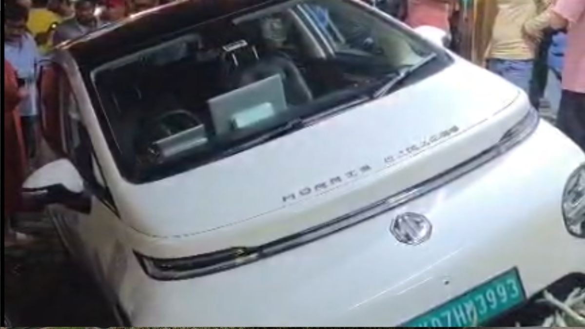 कार ने कई वाहनों को मारी टक्कर (Photo: ITG)