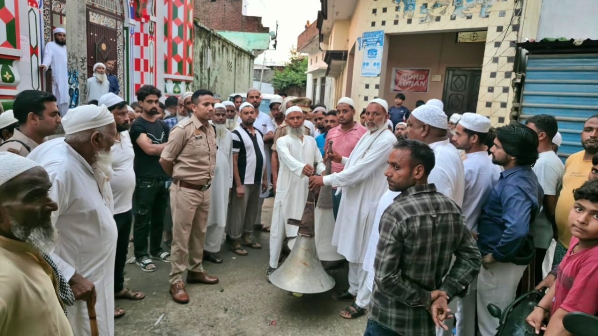 बिना अनुमति और निर्धारित मानक से तेज आवाज में बज रहे थे लाउडस्पीकर (Photo- ITG)