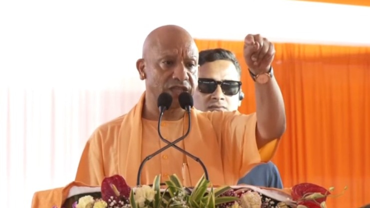 योगी आदित्यनाथ ने फर्रुखाबाद में जनसभा को संबोधित किया. (Photo- X/Yogi Adityanath)