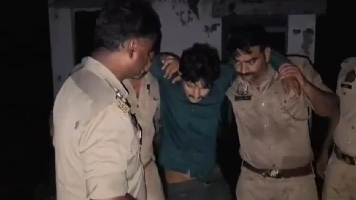 कोर्ट परिसर से पुलिस को चकमा देकर हो गया था फरार. (Photo: Screengrab)