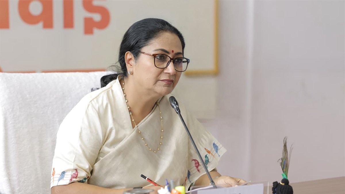 दिल्ली सरकार ने मल्टी-यूटिलिटी डक्ट (MUD) योजना की घोषणा की है. इससे बार-बार सड़क खुदाई की समस्या कम होगी. (Photo-X/@rekhagupta)