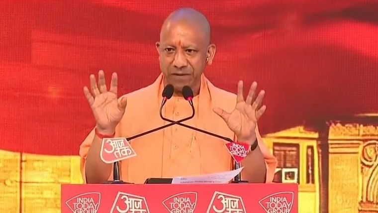 सीएम योगी ने पीएम श्री विद्यालय और सीएम कंपोजिट विद्यालयों का भी जिक्र किया. (Photo- ITG)