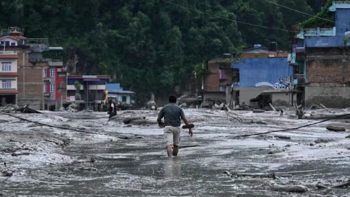 नेपाल में बाढ़ से तबाही के बीच भारत ने 21.5 टन से ज्यादा राहत सामग्री लेकर दो सैन्य विमान भेजे हैं (File Photo: ITG)