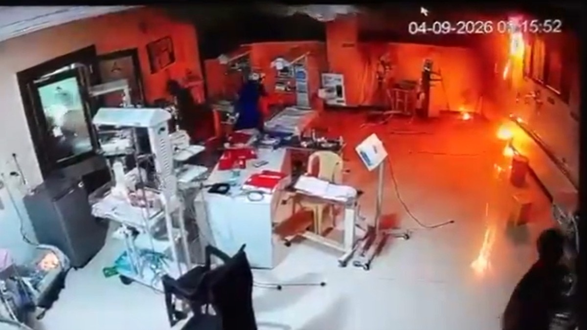 महाराष्ट्र के अस्पताल में भीषण आग लग गई. (Photo- Screengrab)