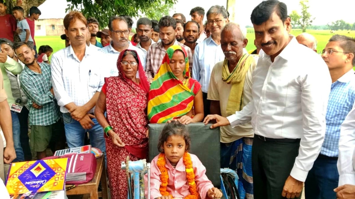 बलिया की दिव्यांग रागिनी की मदद के लिए आगे आई सरकार (Photo- ITG)